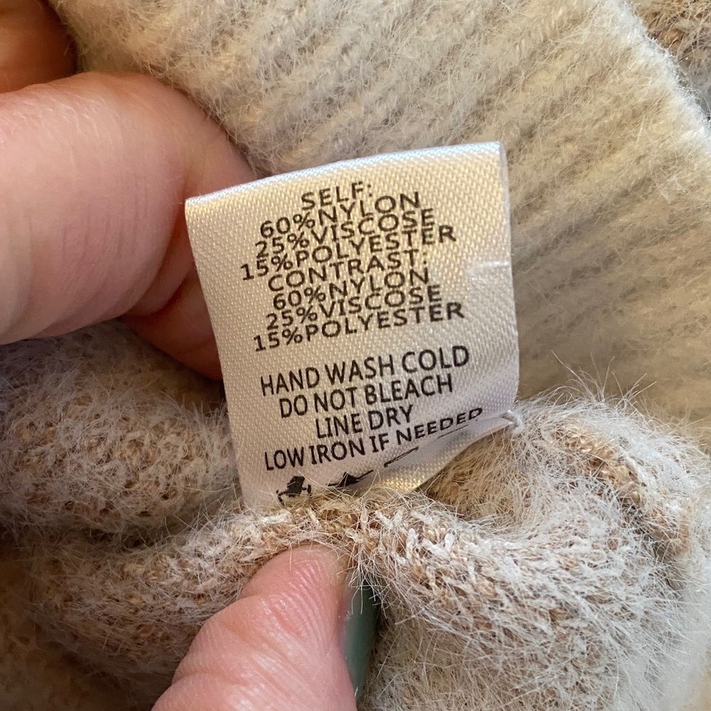 Altar’d State size small-juniors. Checkered Beige and Cream cropped Sweater - Picture 8 of 8